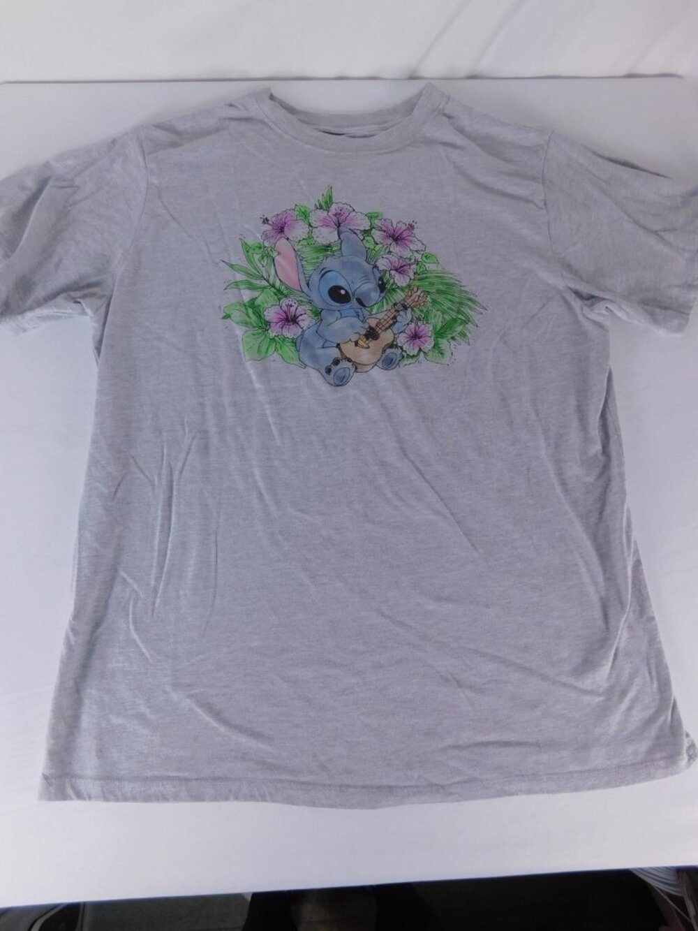 Disney Stitch Shirt Mens 2XL Gray Floral Ukulele Lilo & Stitch Graphic Tee